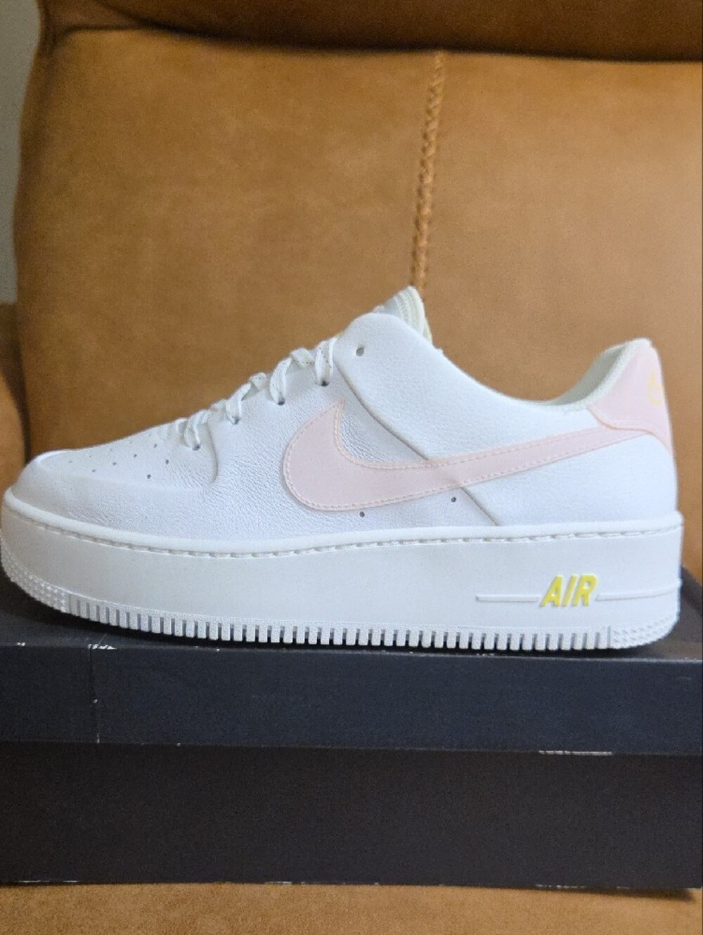 NIKE.  Air Force 1  Sage Low  (2019)